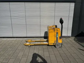 Jungheinrich EFG EJE 120 — Elektrohubwagen — gebraucht kaufen | 123Machinery