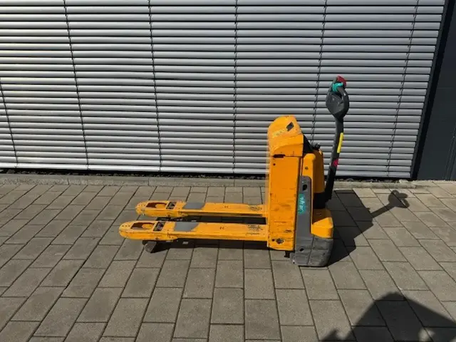 Jungheinrich EFG EJE 116 — Elektrohubwagen — gebraucht kaufen | 123Machinery