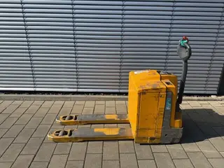 Jungheinrich EFG EJE 220 — Elektrohubwagen — gebraucht kaufen | 123Machinery
