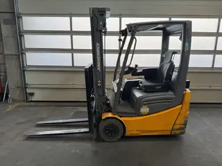 Jungheinrich EFG EFG 215 Li-Lion — Elektrostapler — gebraucht kaufen | 123Machinery