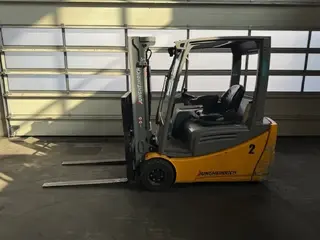 Jungheinrich EFG EFG 220 — Elektrostapler — gebraucht kaufen | 123Machinery