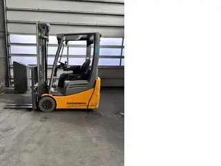 Jungheinrich EFG EFG 215  Triplex — Elektrostapler — gebraucht kaufen | 123Machinery