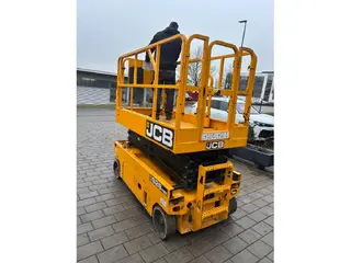 JCB EFG S2646E — Scherenbühnen — gebraucht mieten | 123Machinery