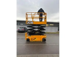 JCB EFG S2632E — Scherenbühnen — gebraucht mieten | 123Machinery