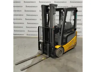 Jungheinrich EFG EFG 215 — Elektrostapler — gebraucht kaufen | 123Machinery