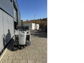 Nilfisk EFG SW 4000 Aufsitzkehrmaschine — Foto 2