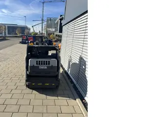 Nilfisk EFG SW 4000 Aufsitzkehrmaschine — Foto 3