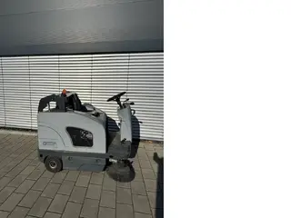 Nilfisk EFG SW 4000 Aufsitzkehrmaschine — Foto 4
