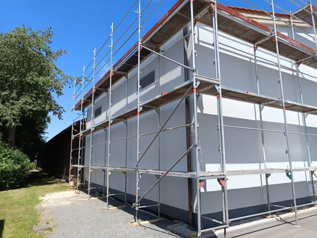 Fassadengerüst – Layher Stahl & Aluminium — Gerüste — gebraucht mieten | 123Machinery