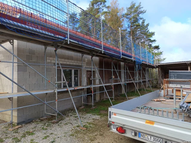 Layher Gerüst für Rohbau – Stahlrahmen — Gerüste — gebraucht mieten | 123Machinery
