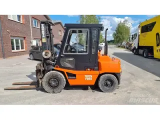 Toyota R260 FD55 — Dieselstapler — gebraucht kaufen | 123Machinery