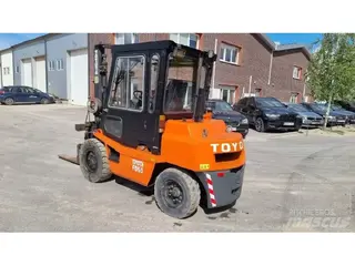 Toyota R260 FD55 — Foto 7