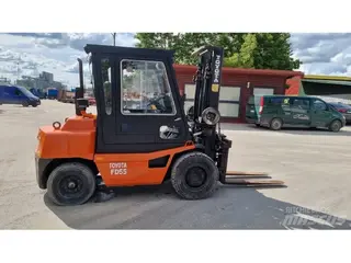 Toyota R260 FD55 — Foto 8
