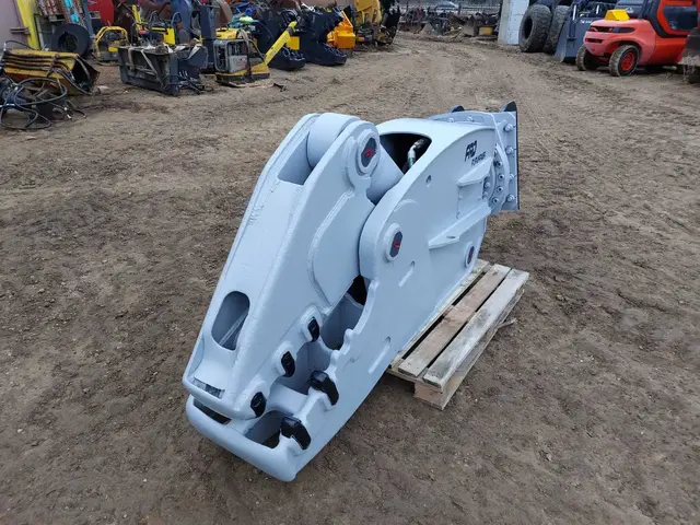 Furukawa FRD — Abbruchbagger — gebraucht kaufen | 123Machinery