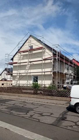 Layher Fassadengerüst für Ein- & Zweifamilienhäuser — Gerüste — gebraucht mieten | 123Machinery