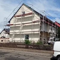 Layher Fassadengerüst für Ein- & Zweifamilienhäuser — Gerüste — gebraucht mieten | 123Machinery