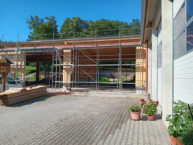 Layher Fassadengerüst für Holzbau & Neubau — Gerüste — gebraucht mieten | 123Machinery