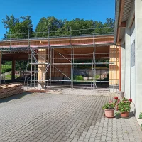 Layher Fassadengerüst für Holzbau & Neubau — Gerüste — gebraucht mieten | 123Machinery