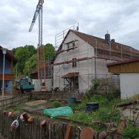 Selbstaufrichtender Turmdrehkran – Schnellmontagekran — Selbstaufrichtende Turmdrehkrane — gebraucht mieten | 123Machinery