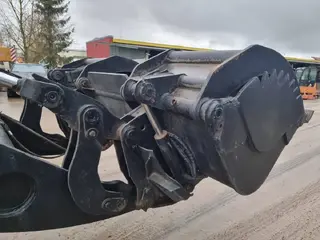 JCB 411 L180C — Foto 8