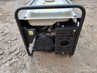 Case 1021F L2106E — Benzingeneratoren — gebraucht kaufen | 123Machinery