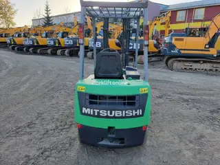 Mitsubishi 1021F FD20 (2.0 t class — "20" cowl decal; filename hint FG-18CAP) — Foto 5