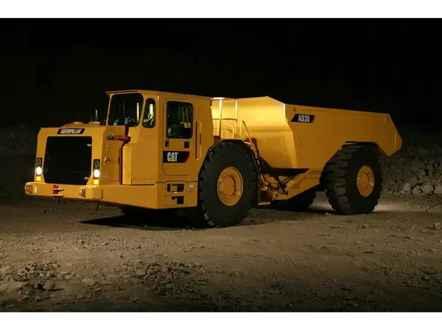 Cat AD30 — Knickgelenkte Dumper — gebraucht kaufen | 123Machinery