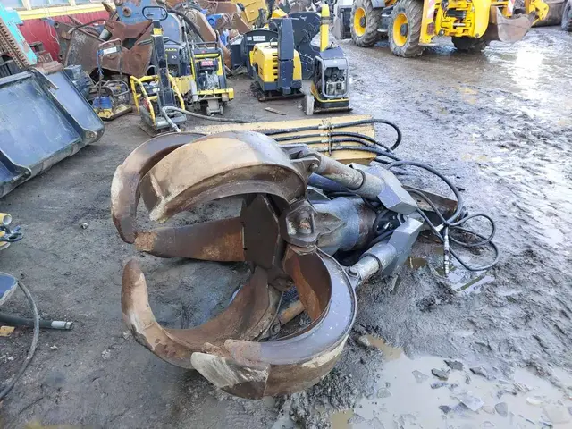 Mustang 3CX GRP750 — Greifer — gebraucht kaufen | 123Machinery