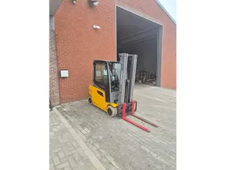 Jungheinrich EFG320 5m/ 4390h / 2017y/ 4v — Elektrostapler — gebraucht kaufen | 123Machinery
