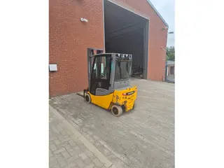 Jungheinrich EFG320 5m/ 4390h / 2017y/ 4v — Foto 2