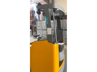 Jungheinrich ETV 320 — Schubmaststapler — gebraucht kaufen | 123Machinery