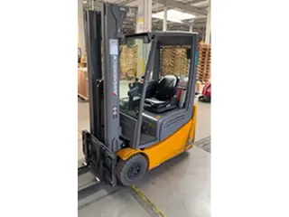 Jungheinrich EFG215 — Elektrostapler — gebraucht kaufen | 123Machinery