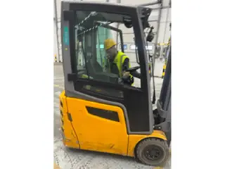 Jungheinrich EFG 213  DZ500 — Elektrostapler — gebraucht kaufen | 123Machinery