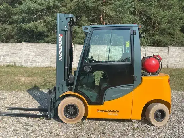 Jungheinrich TFG435S — Gasstapler — gebraucht kaufen | 123Machinery
