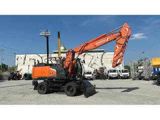 Hitachi ZX220W-7 — Foto 3
