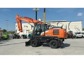 Hitachi ZX220W-7 — Foto 4