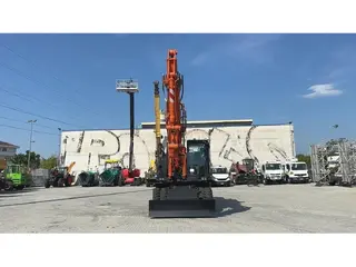 Hitachi ZX220W-7 — Foto 3