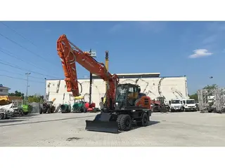Hitachi ZX220W-7 — Foto 4