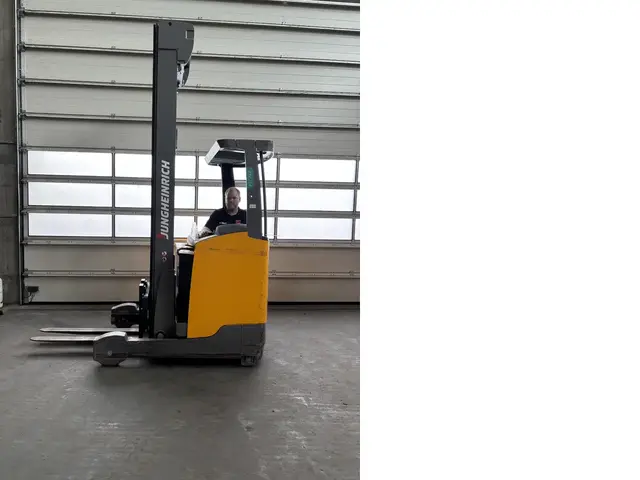 Jungheinrich ETV 214 — Schubmaststapler — gebraucht kaufen | 123Machinery