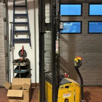 Yale MS10-32 Hochhubwagen Elektro 1000 kg 3,2 m Bj 2002 — Hochhubwagen — gebraucht kaufen | 123Machinery