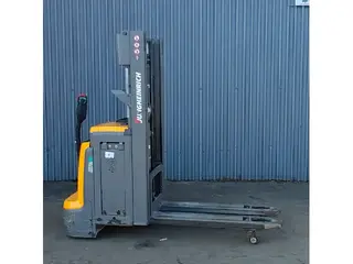 Jungheinrich ejc 214z Li-ion 2.5m/ 2020yy/ initial/ free lift — Foto 3