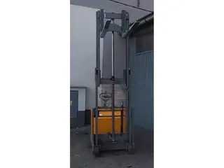 Jungheinrich EJG112 batt2022/ 2019y/ 13434mh/ 2.5m/ tilt — Foto 4
