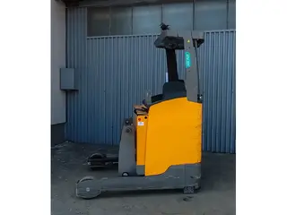 Jungheinrich ETV 214 9.41m — Schubmaststapler — gebraucht mieten | 123Machinery