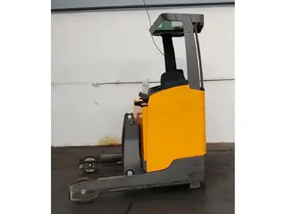 Jungheinrich ETV 214 /8.3m/ 6655mh — Schubmaststapler — gebraucht kaufen | 123Machinery