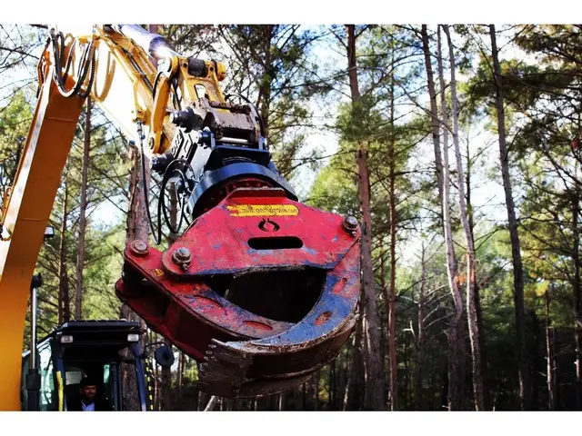 Holzgreifer MHT2 – 2030 mm Öffnung, 600 kg, für Bagger 15–30 t — Greifer — neu kaufen | 123Machinery