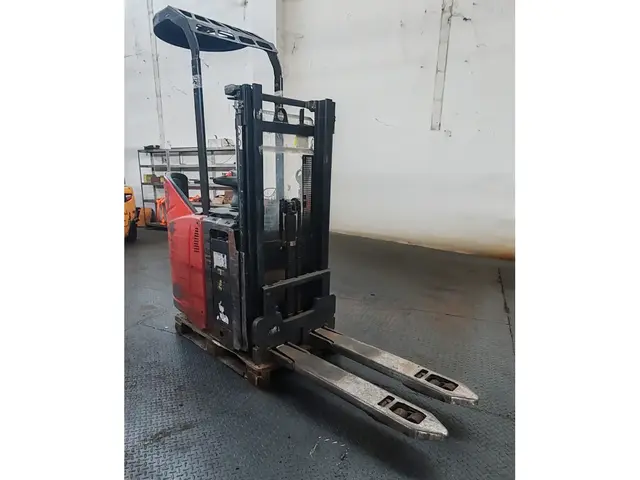 Linde L12 defect — Hochhubwagen — gebraucht kaufen | 123Machinery