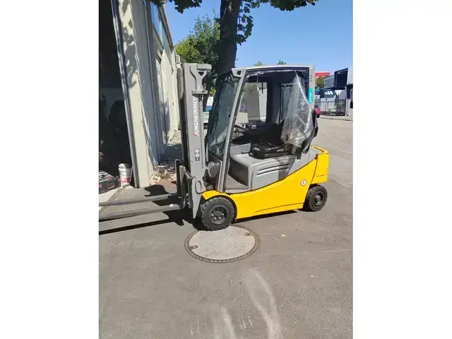 Jungheinrich EFG 318 — Elektrostapler — gebraucht kaufen | 123Machinery