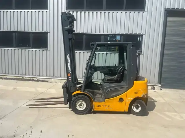 Jungheinrich DFG 425s 6190mh/ 4.5m/ 2.5t — Dieselstapler — gebraucht kaufen | 123Machinery