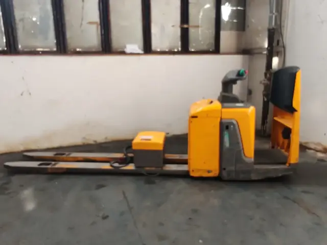 Jungheinrich ERE 225 Lion 2400mm/ 2021y — Elektrohubwagen — gebraucht kaufen | 123Machinery