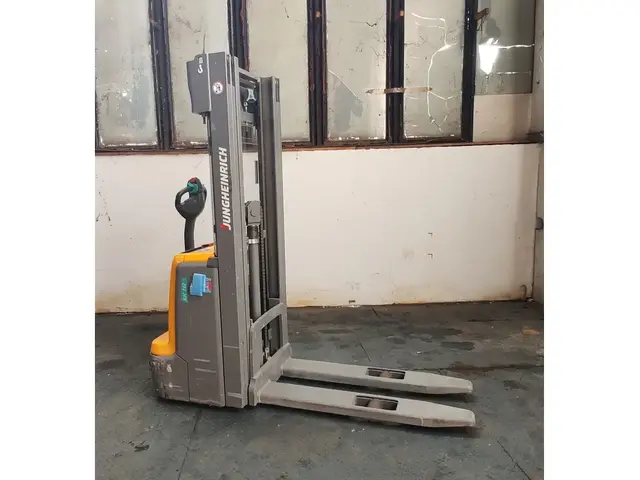 Jungheinrich EJC 112 4.3m/ batt2020 — Hochhubwagen — gebraucht kaufen | 123Machinery